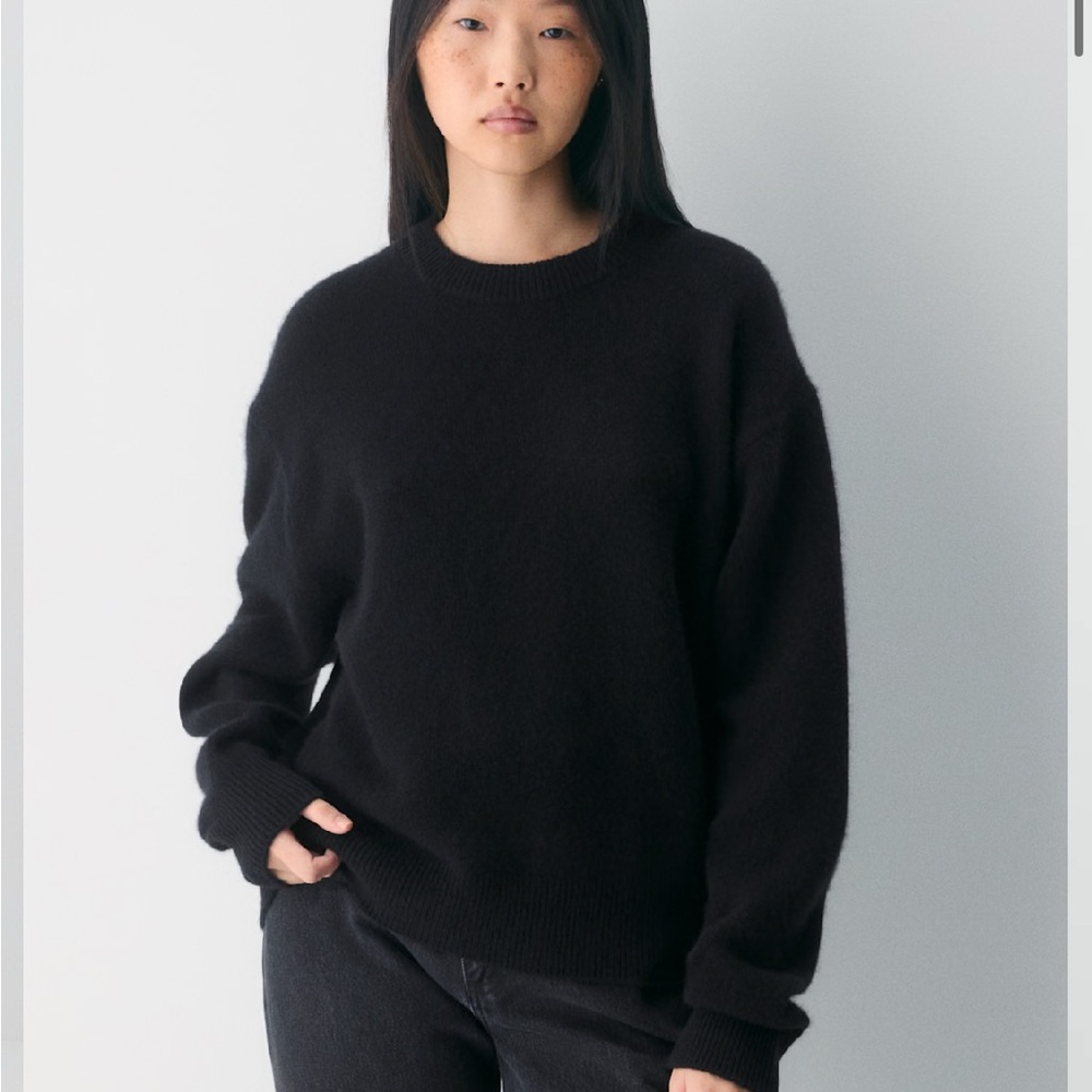 Aritzia Essential Cashmere Relaxed Crew Sweater